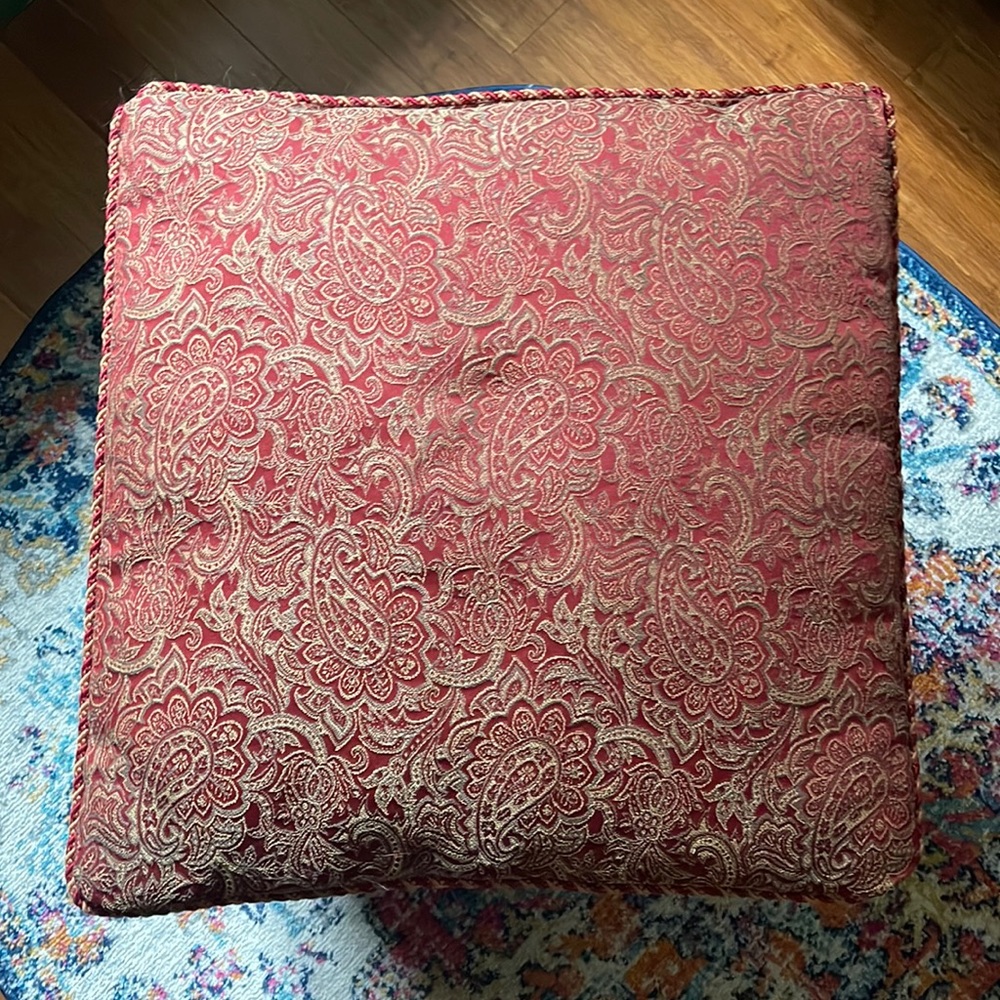 23x23 throw 2pillows